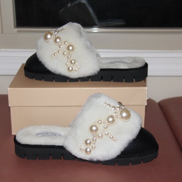 Alameda Turquesa Pinctada Pearl Slipper in Black; Size 42 - Picture 6 of 11